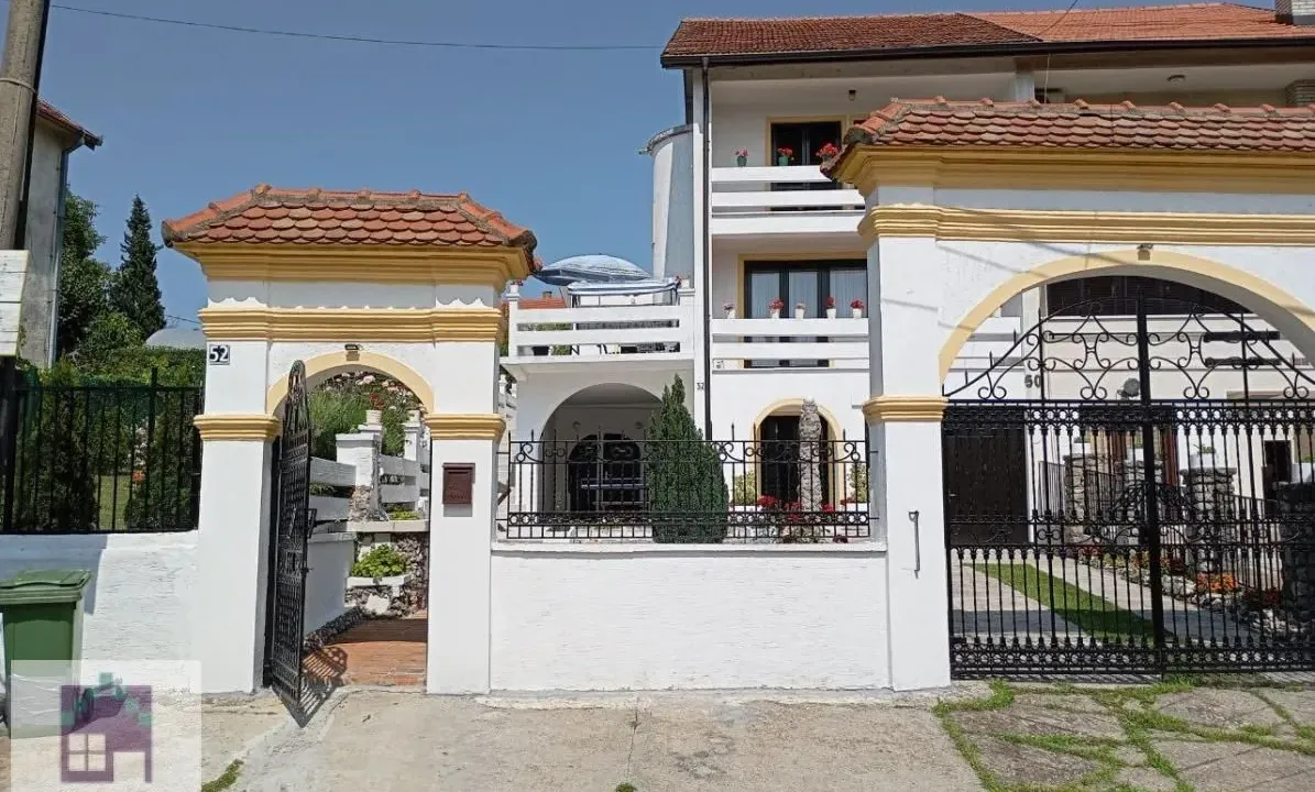 Prodaja, kuća, 300m², Mala Moštanica, Obrenovac