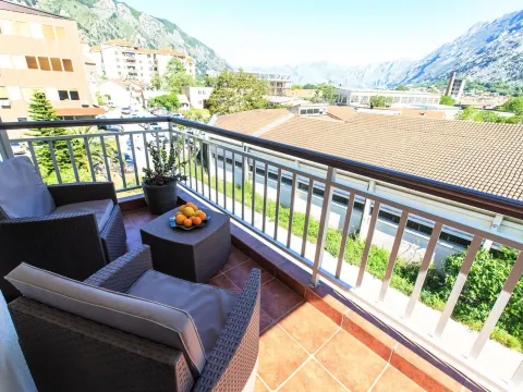 Prodaja, stan, 79m², Kotor, Crna Gora - image 10