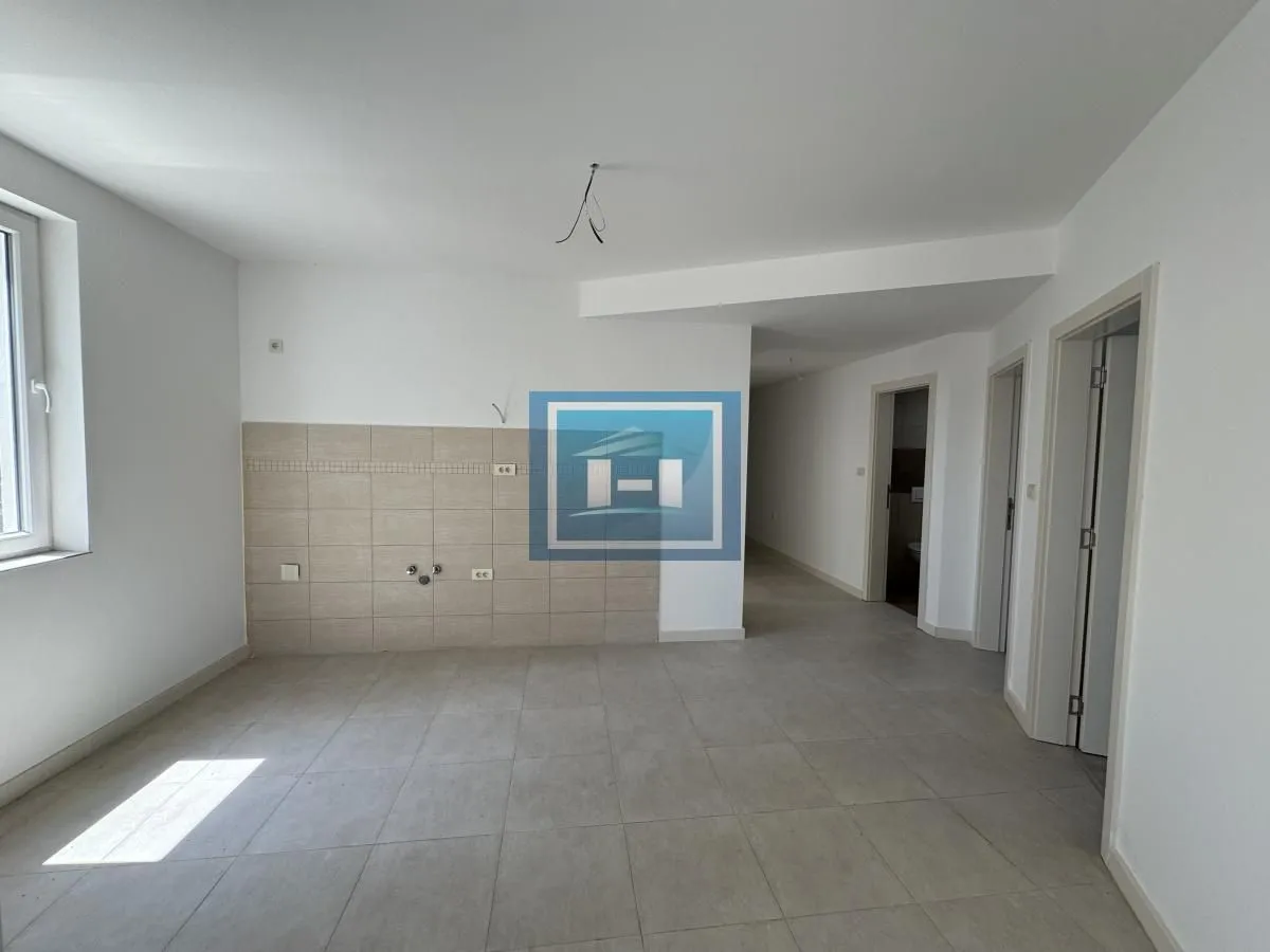 Prodaja, četvorosoban stan, 97m², Centar, Paraćin