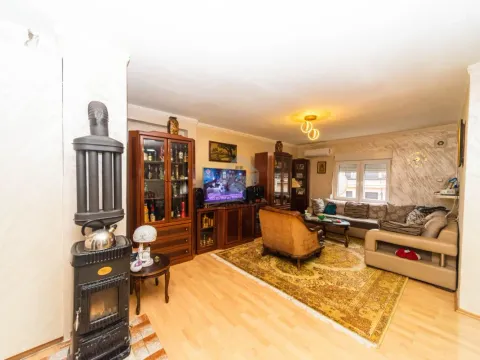 Prodaja, trosoban stan, 109m², Centar, Podgorica - image 1