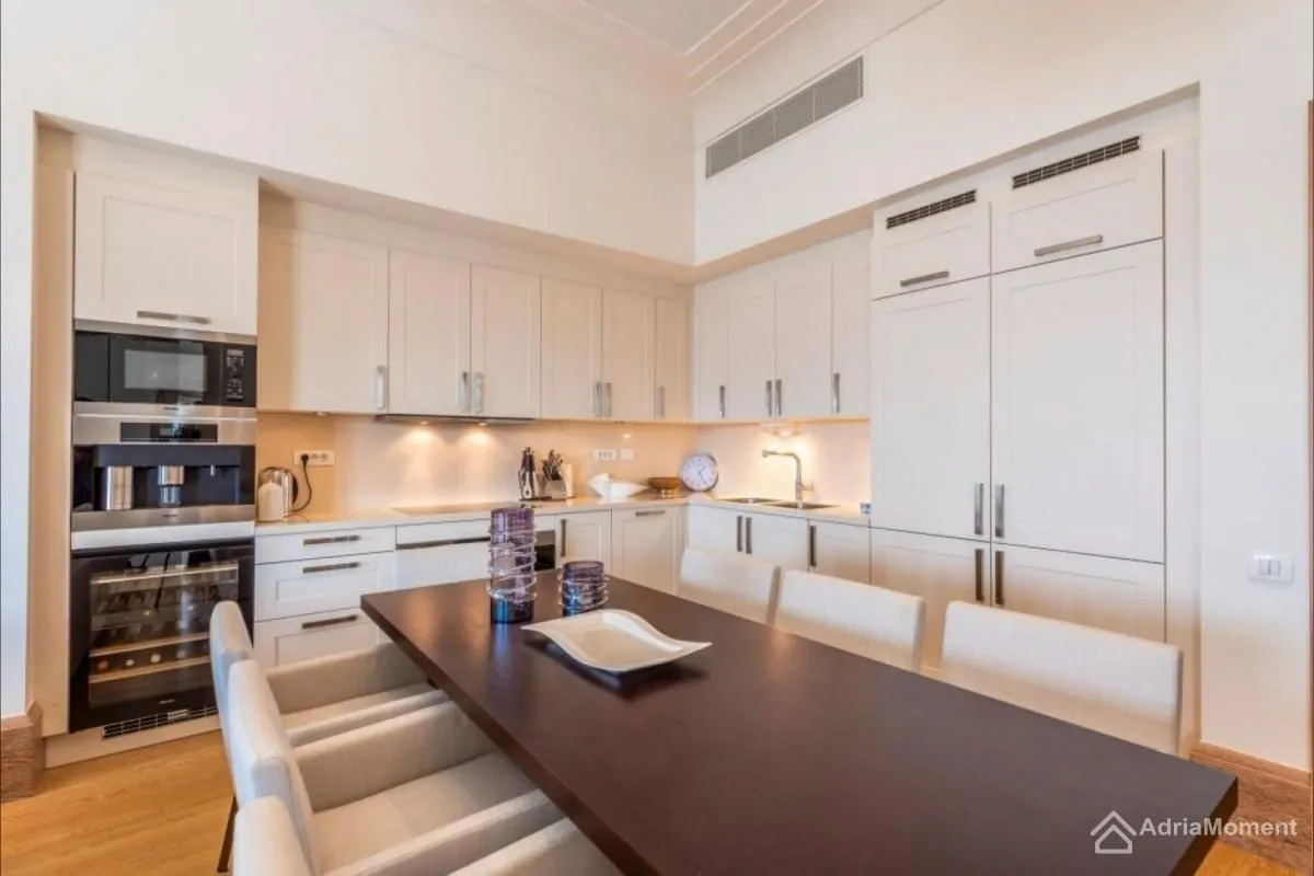 Sale, four bedroom apartment, 258m², Porto Montenegro, Tivat