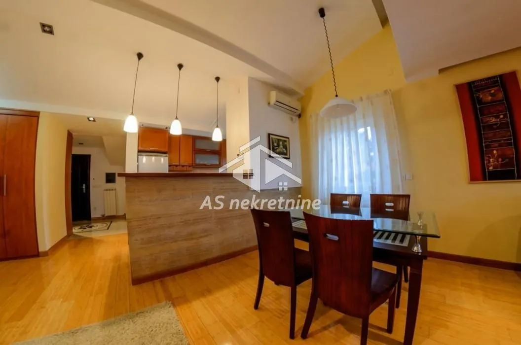 Izdavanje, trosoban stan, 100m², Savski Venac, Beograd