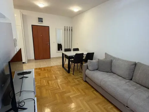 Rent, one bedroom apartment, 44m², Centar, Budva - image 2