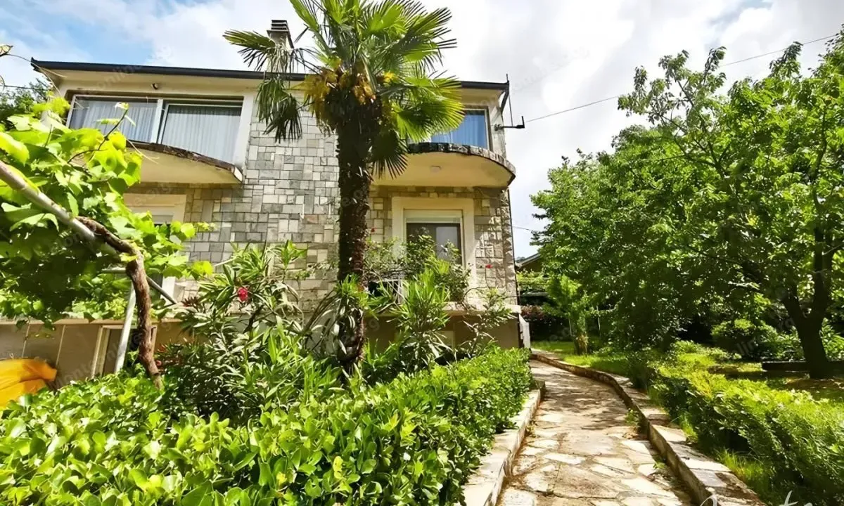 Prodaja, kuća, 350m², Velje Brdo, Podgorica