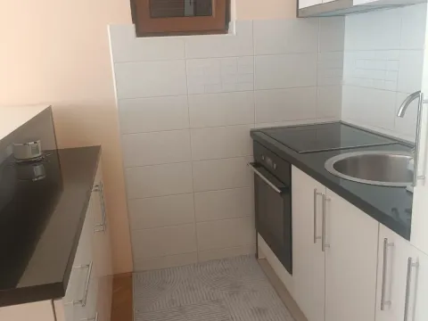 Izdavanje, jednosoban stan, 48m², Baošići, Herceg Novi - image 9