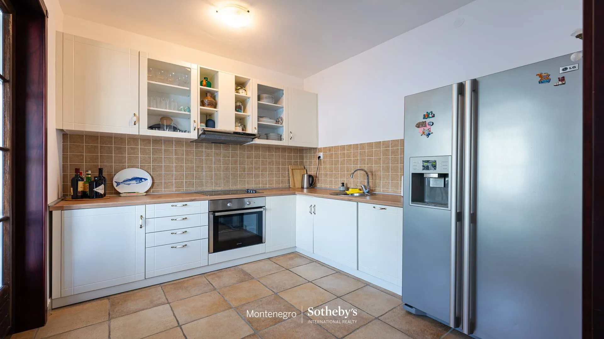 Prodaja, dvosoban stan, 101m², Kostanjica, Kotor