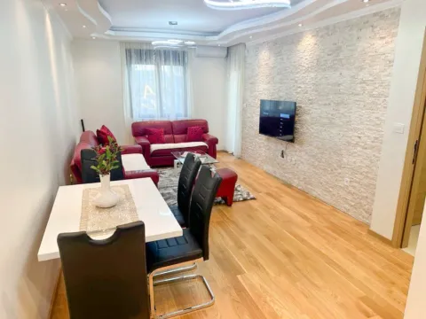 Izdavanje, jednosoban stan, 46m², City Kvart, Podgorica - image 1