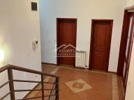 Izdavanje, kuća, 303m², Košutnjak, Beograd - image 15