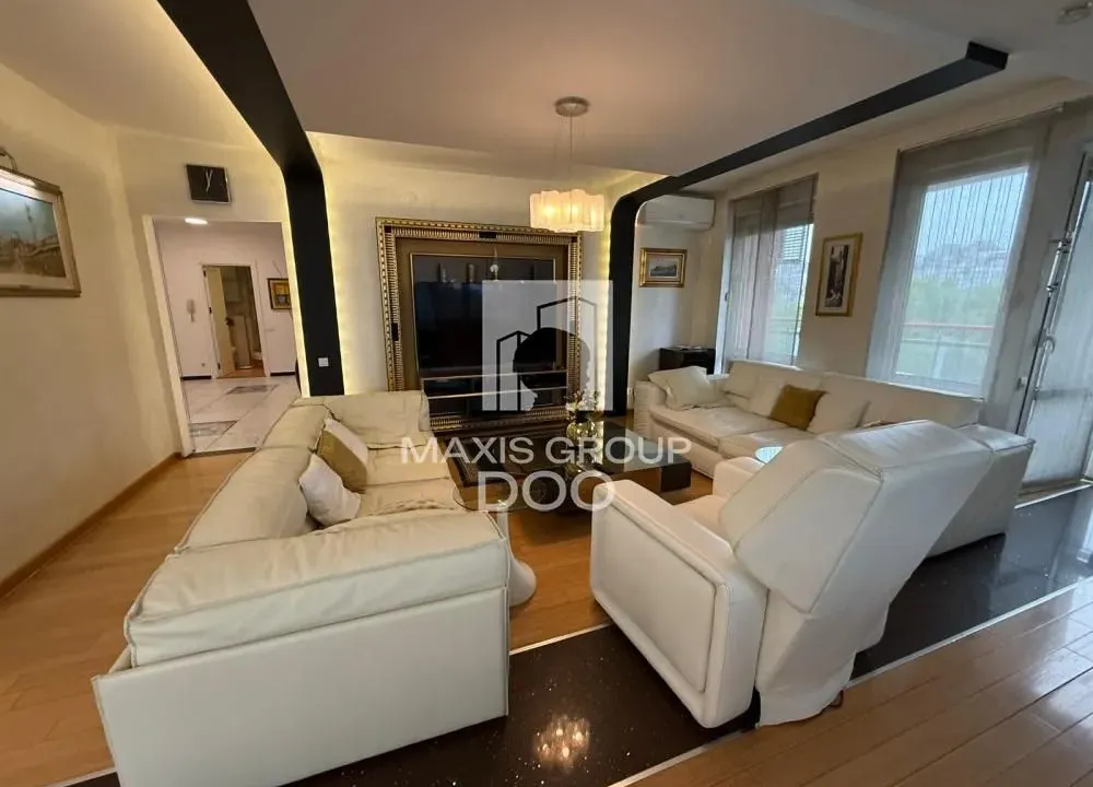 Izdavanje, četvorosoban stan, 150m², Novi Beograd Sve Podlokacije, Beograd