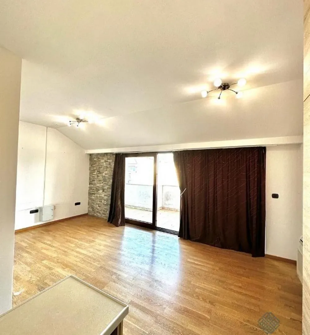 Izdavanje, poslovni prostor, 300m², Centar, Podgorica