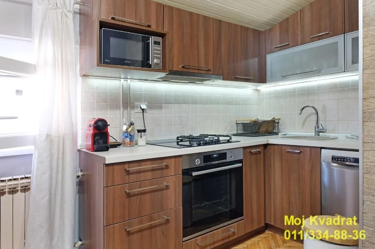 Prodaja, četvorosoban stan, 100m², Zemun Sve Podlokacije, Beograd