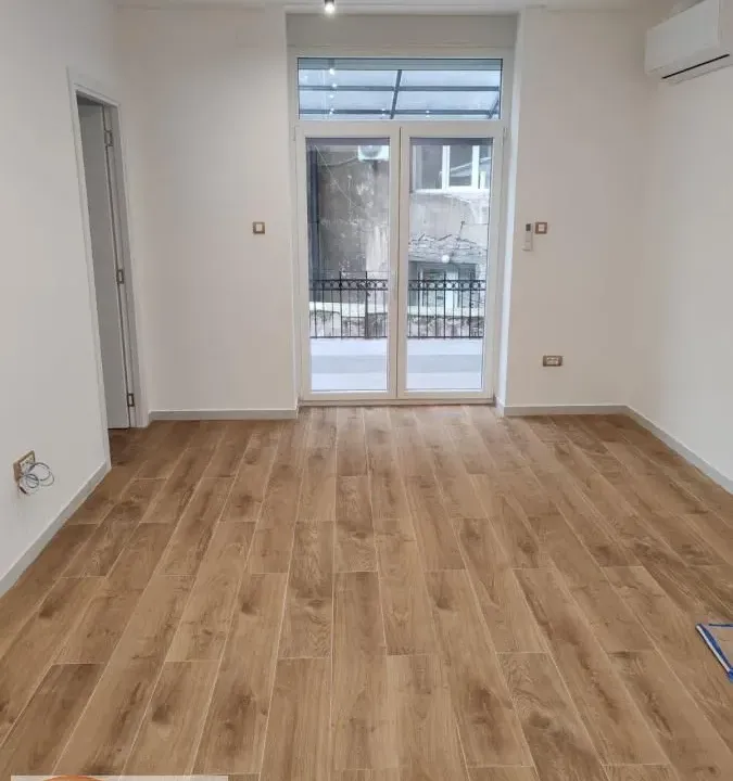 Izdavanje, dvosoban stan, 76m², Zeleni Venac, Beograd