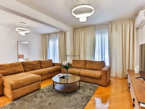 Rent, three bedroom apartment, 140m², Centar, Budva - image 2