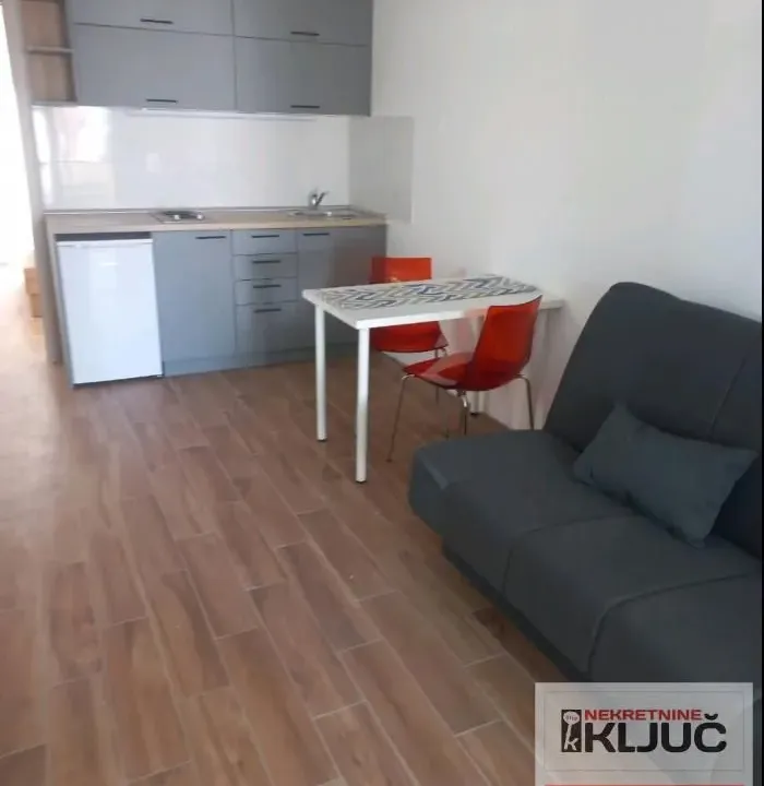 Izdavanje, jednosoban stan, 45m², Petrovaradin, Novi Sad