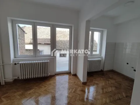 Prodaja, kuća, 222m², Centar, Zrenjanin - image 11