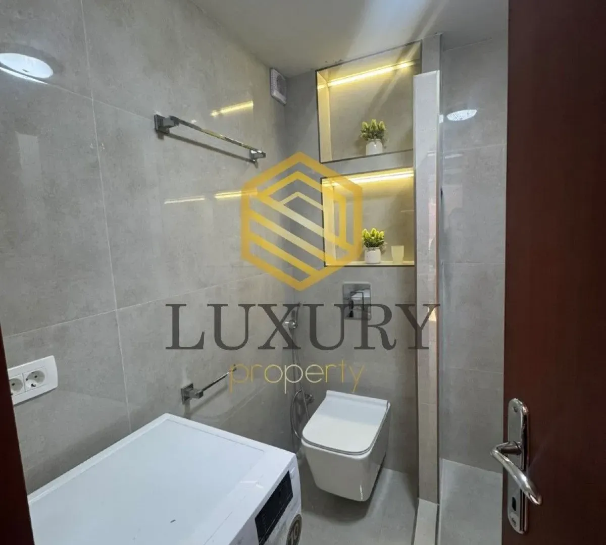 Izdavanje, trosoban stan, 92m², 1 maj, Podgorica