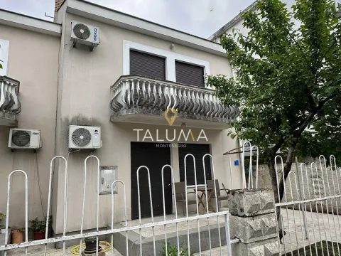 Izdavanje, kuća, 130m², Stari Aerodrom, Podgorica - image 1