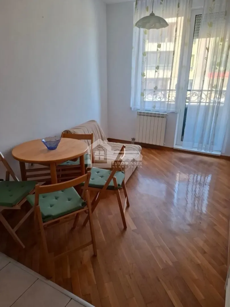 Rent, one bedroom apartment, 39m², Južni Bulevar, Vračar Sve Podlokacije