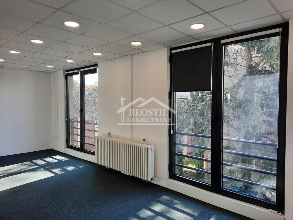 Izdavanje, poslovni prostor, 200m², Lekino Brdo, Voždovac Sve Podlokacije