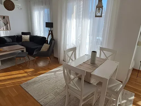 Izdavanje, jednosoban stan, 50m², City Kvart, Podgorica - image 4