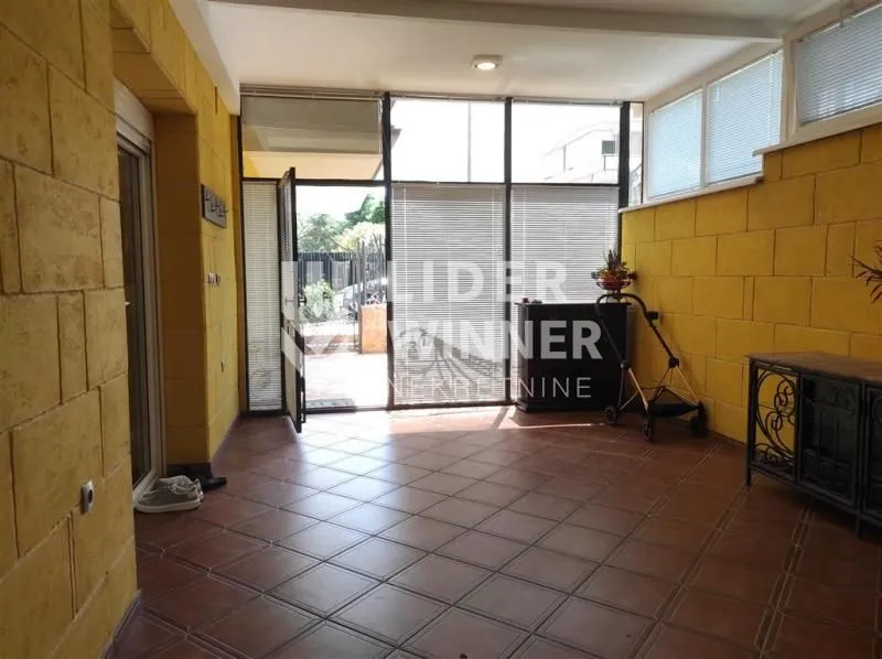 Rent, four bedroom apartment, 260m², Savski Venac, Beograd
