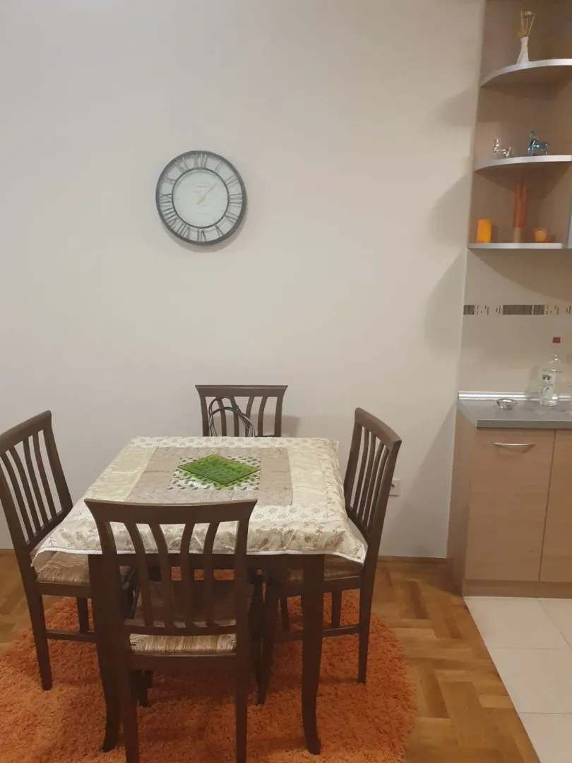 Izdavanje, dvosoban stan, 43m², Stari Aerodrom, Podgorica