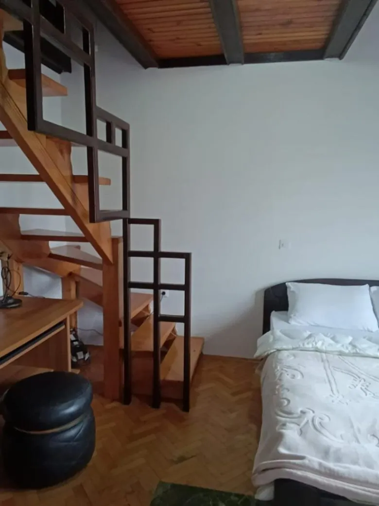Rent, house, 200m², Centar, Bar