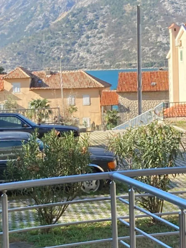 Prodaja, dvosoban stan, 65m², Risan, Kotor
