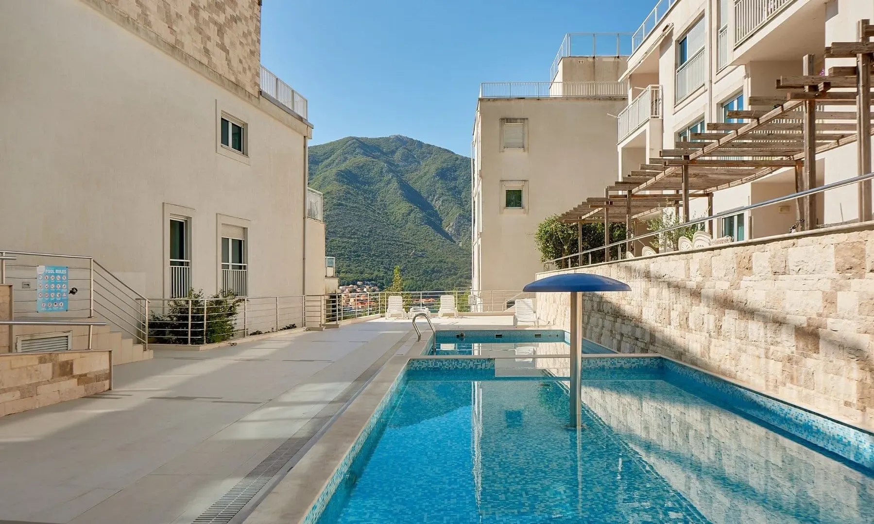 Prodaja, dvosoban stan, 75m², Dobrota, Kotor
