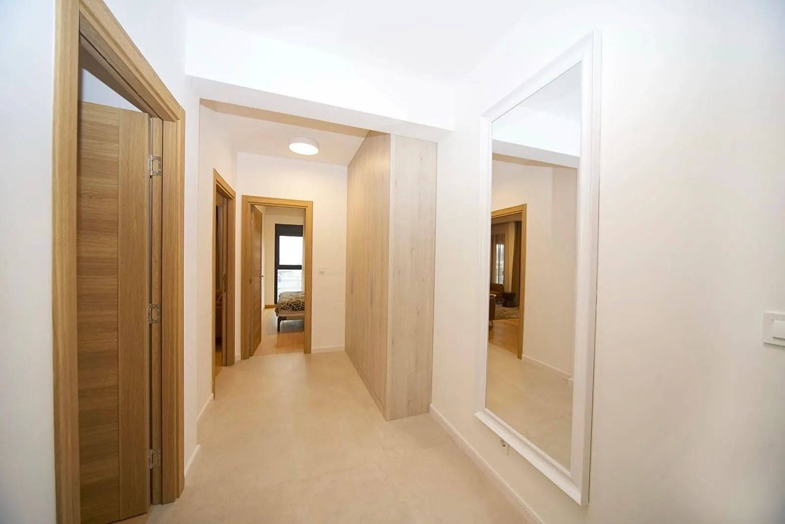Izdavanje, dvosoban stan, 74m², New City, Podgorica