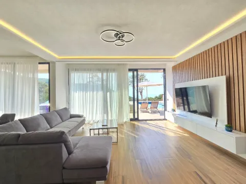 Rent, house, 250m², Višnjevo, Kotor - image 2