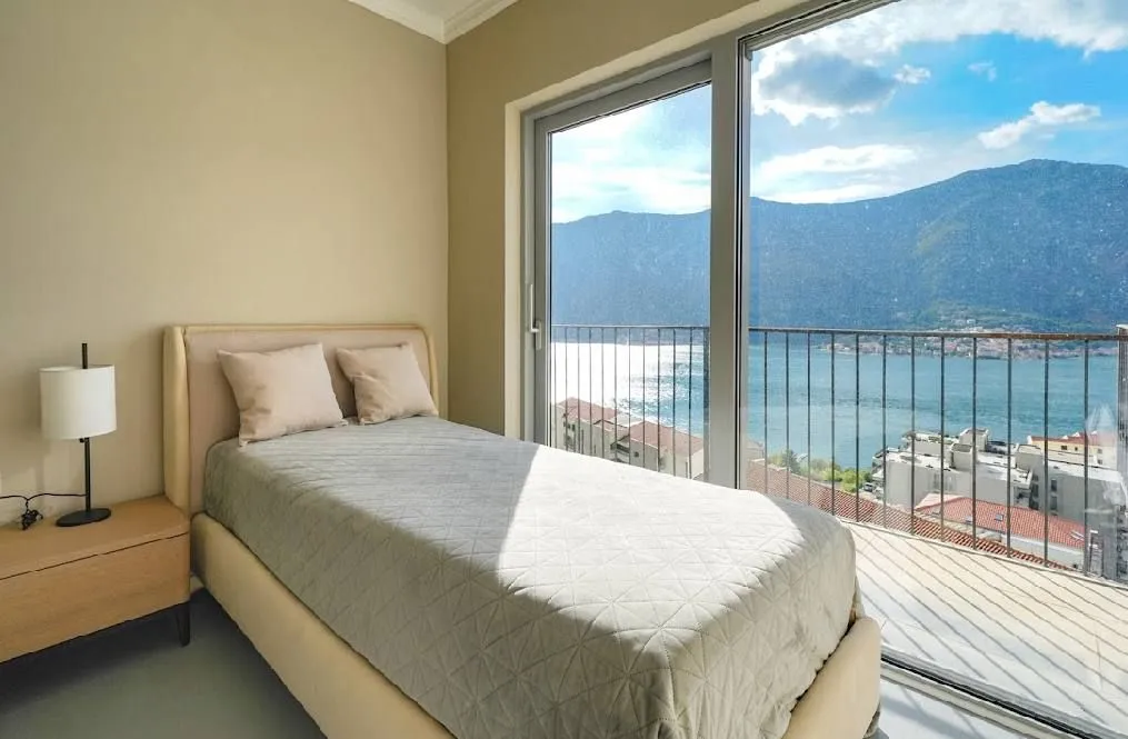Prodaja, trosoban stan, 158m², Dobrota, Kotor