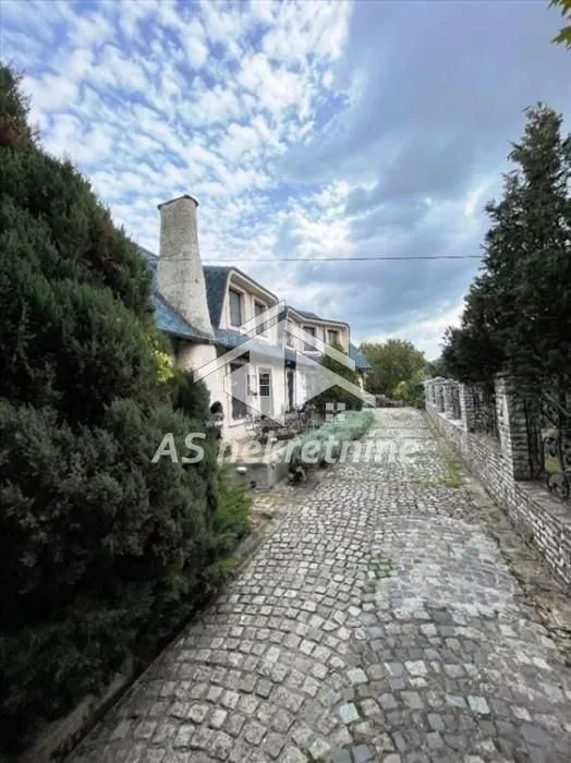 Izdavanje, kuća, 367m², Jajinci, Voždovac Sve Podlokacije