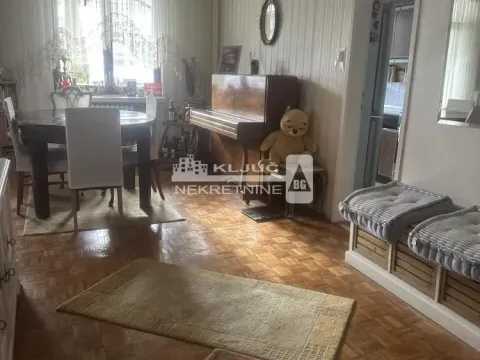 Izdavanje, trosoban stan, 90m², Kalenić Pijaca, Vračar Sve Podlokacije - image 3