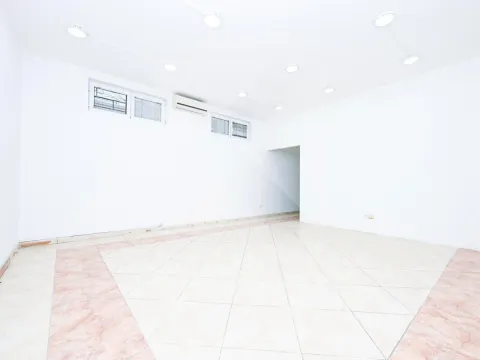 Rent, office space, 143m², Centar, Podgorica - image 11