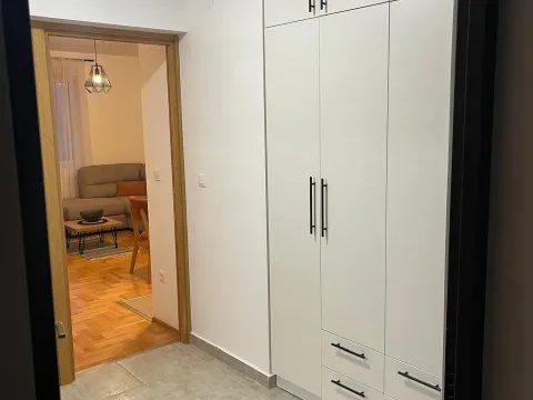 Rent, one bedroom apartment, 45m², Budva, Crna Gora - image 12