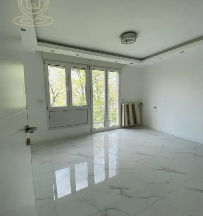 Izdavanje, dvosoban stan, 51m², Centar, Niš