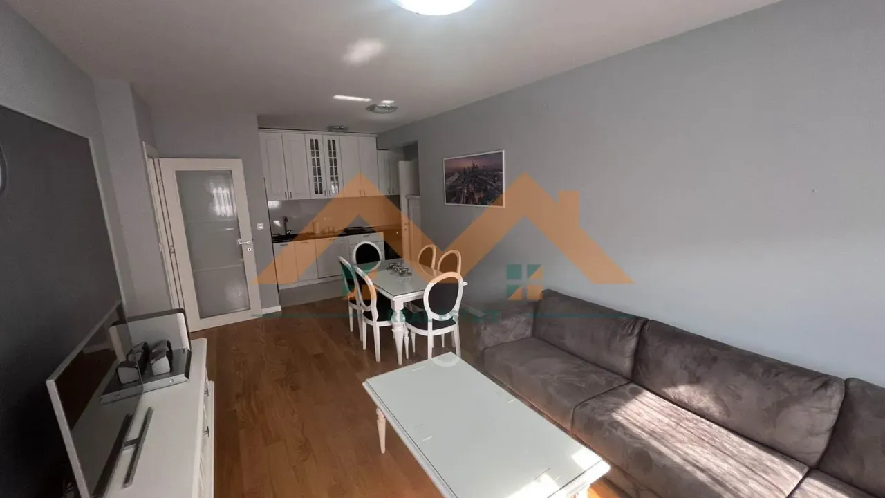 Izdavanje, jednosoban stan, 53m², Central Point, Podgorica