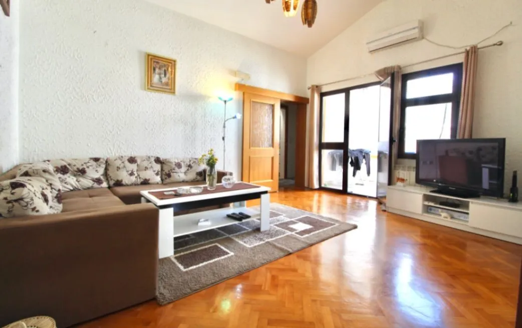 Izdavanje, dvosoban stan, 80m², Čeluga, Bar