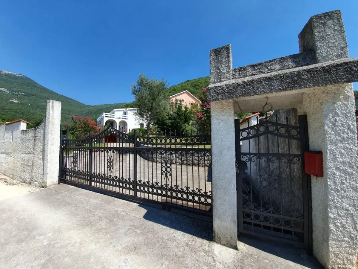 Prodaja, kuća, 225m², Seljanovo, Tivat