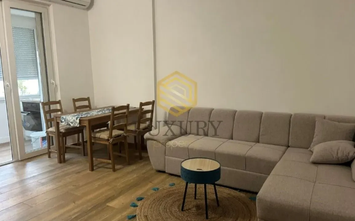 Izdavanje, dvosoban stan, 68m², Centar, Podgorica
