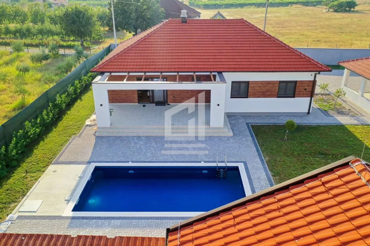 Prodaja, kuća, 200m², Podgorica, Crna Gora