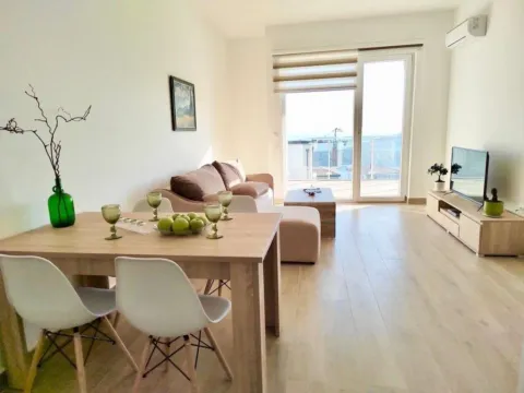 Izdavanje, jednosoban stan, 59m², Budva, Crna Gora