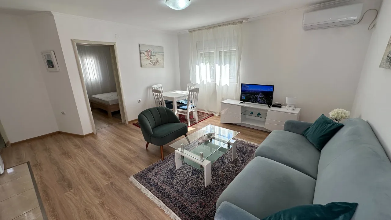 Izdavanje, jednosoban stan, 50m², Stari Aerodrom, Podgorica