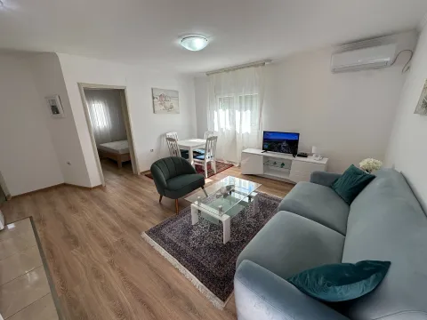 Rent, one bedroom apartment, 52m², Stari Aerodrom, Podgorica - image 1