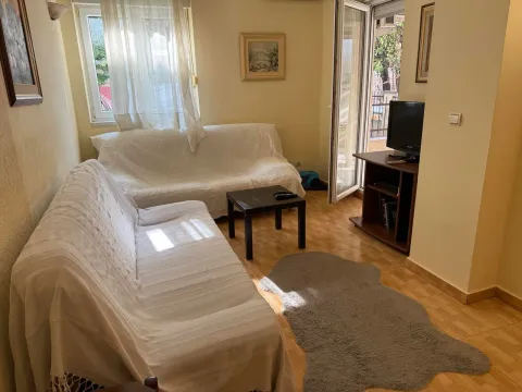Rent, two bedroom apartment, 60m², Budva, Crna Gora - image 13
