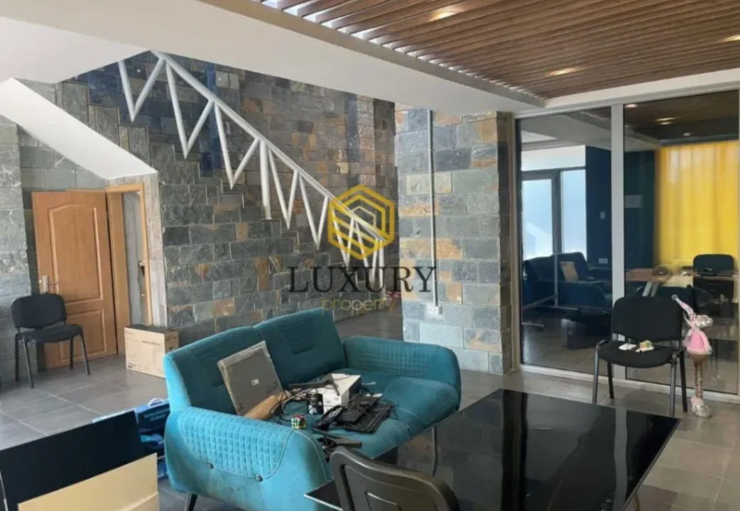 Izdavanje, poslovni prostor, 180m², Kod Big Fashion-a, Podgorica