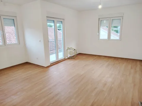 Izdavanje, dvosoban stan, 60m², Zelenika, Podgorica