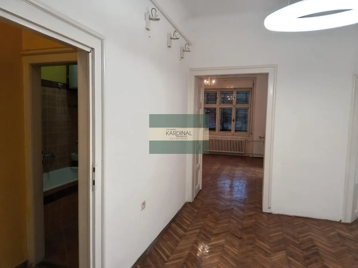 Izdavanje, četvorosoban stan, 93m², Centar, Novi Sad