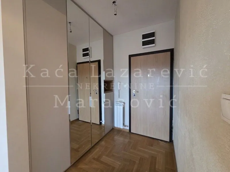 Prodaja, četvorosoban stan, 81m², Vojvode Vlahovica, Beograd